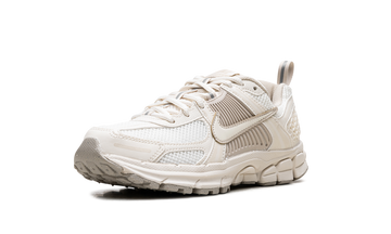 NIKE ZOOM VOMERO 5 PALE IVORY GS — Stock