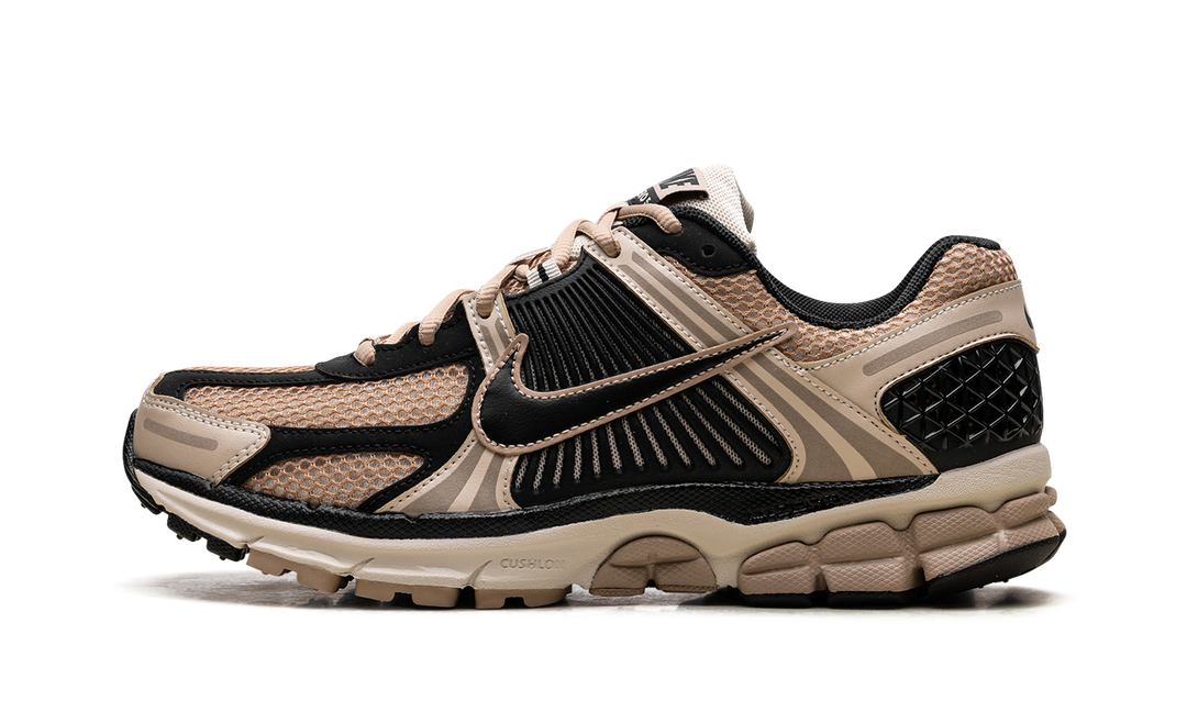 NIKE ZOOM VOMERO 5 SANDDRIFT (WOMEN&