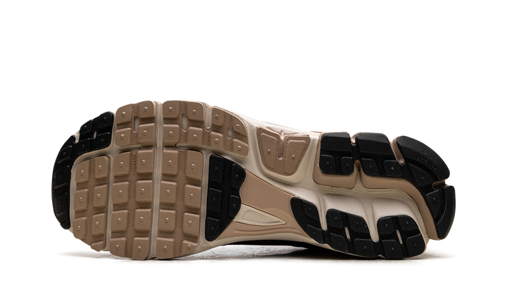 NIKE ZOOM VOMERO 5 SANDDRIFT (WOMEN&