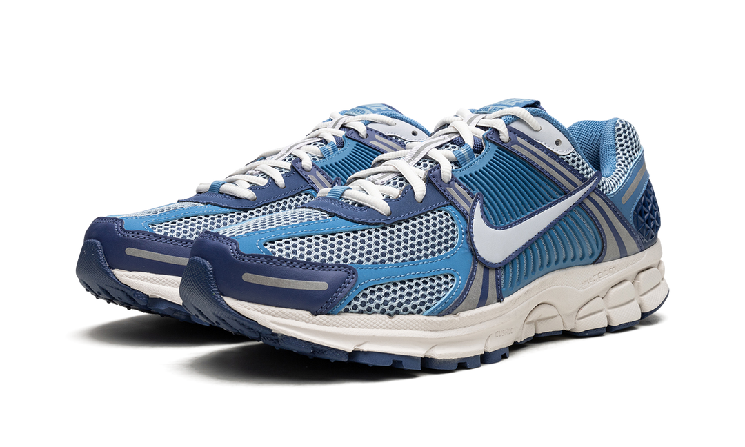 NIKE ZOOM VOMERO 5 WORN BLUE
