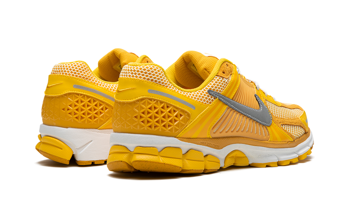 NIKE ZOOM VOMERO 5 YELLOW OCHRE — Stock 