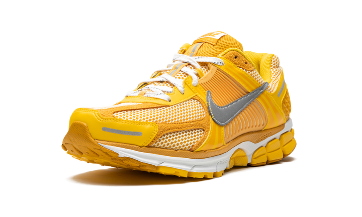 NIKE ZOOM VOMERO 5 YELLOW OCHRE — Stock 