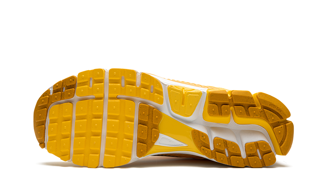 NIKE ZOOM VOMERO 5 YELLOW OCHRE — Stock 