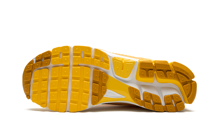 NIKE ZOOM VOMERO 5 YELLOW OCHRE — Stock 