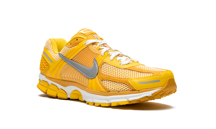 NIKE ZOOM VOMERO 5 YELLOW OCHRE — Stock 