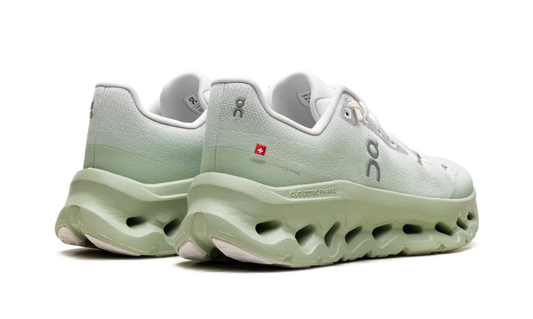 ON RUNNING CLOUDTILT IVORY SAGE WOMENS