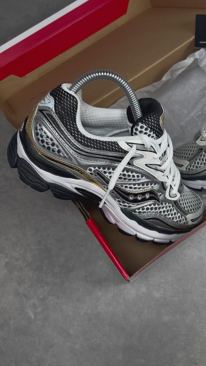 SAUCONY PROGRID OMNI 9 SILVER GOLD