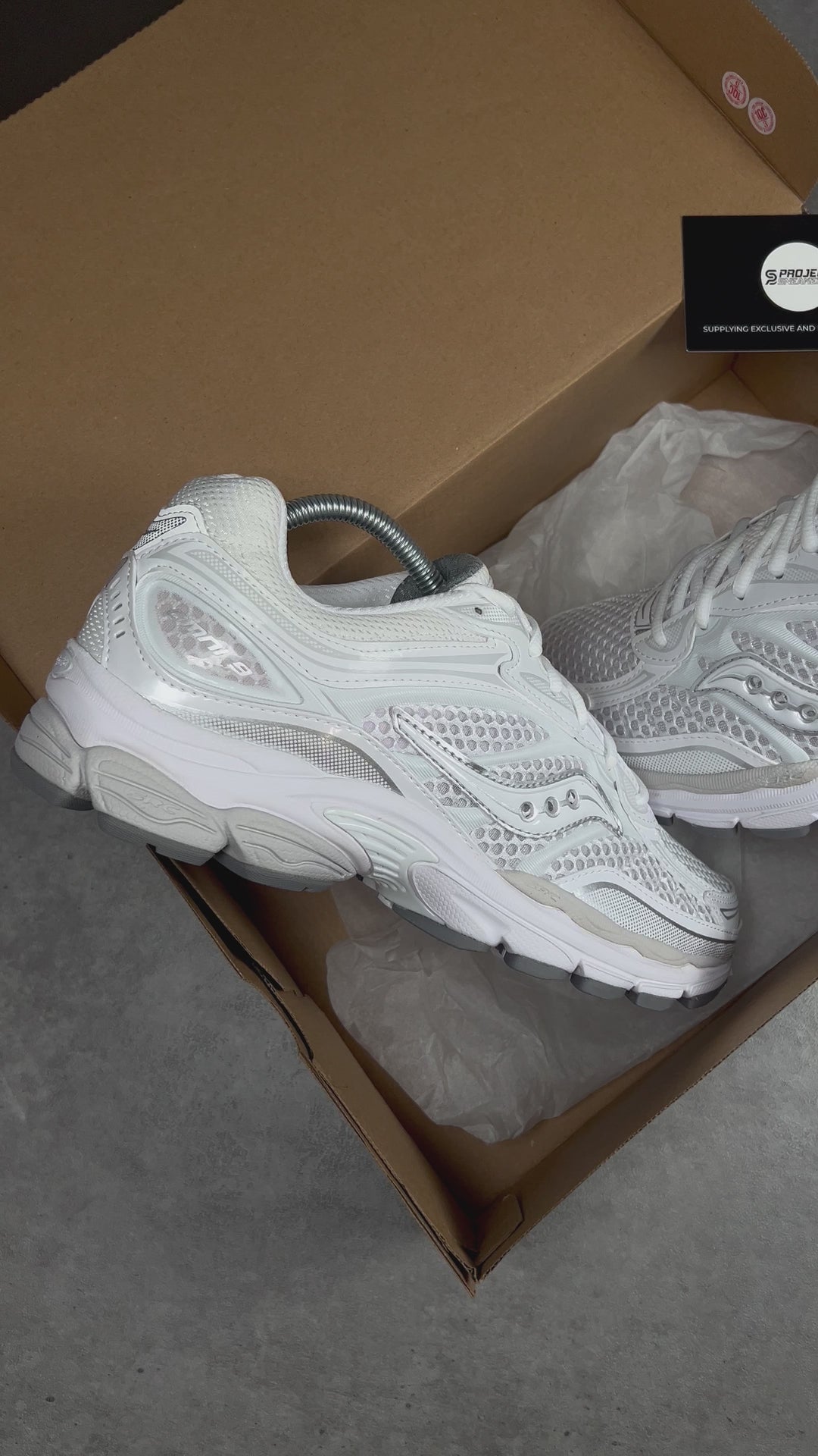 SAUCONY PROGRID OMNI 9 OG TRIPLE WHITE