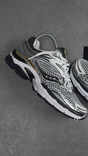 SAUCONY PROGRID OMNI 9 SILVER GOLD