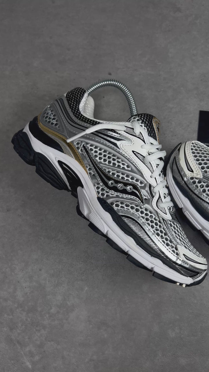 SAUCONY PROGRID OMNI 9 SILVER GOLD