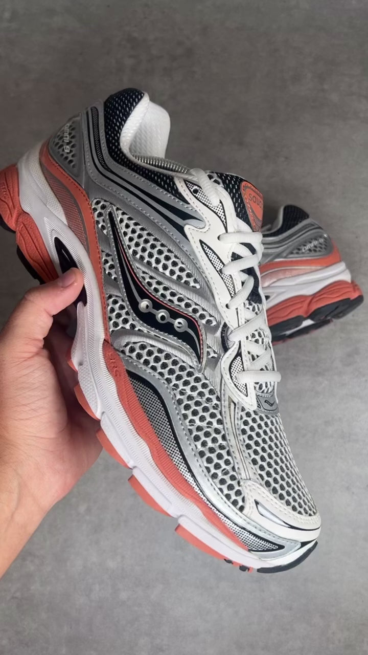 SAUCONY PROGRID OMNI 9 OG &