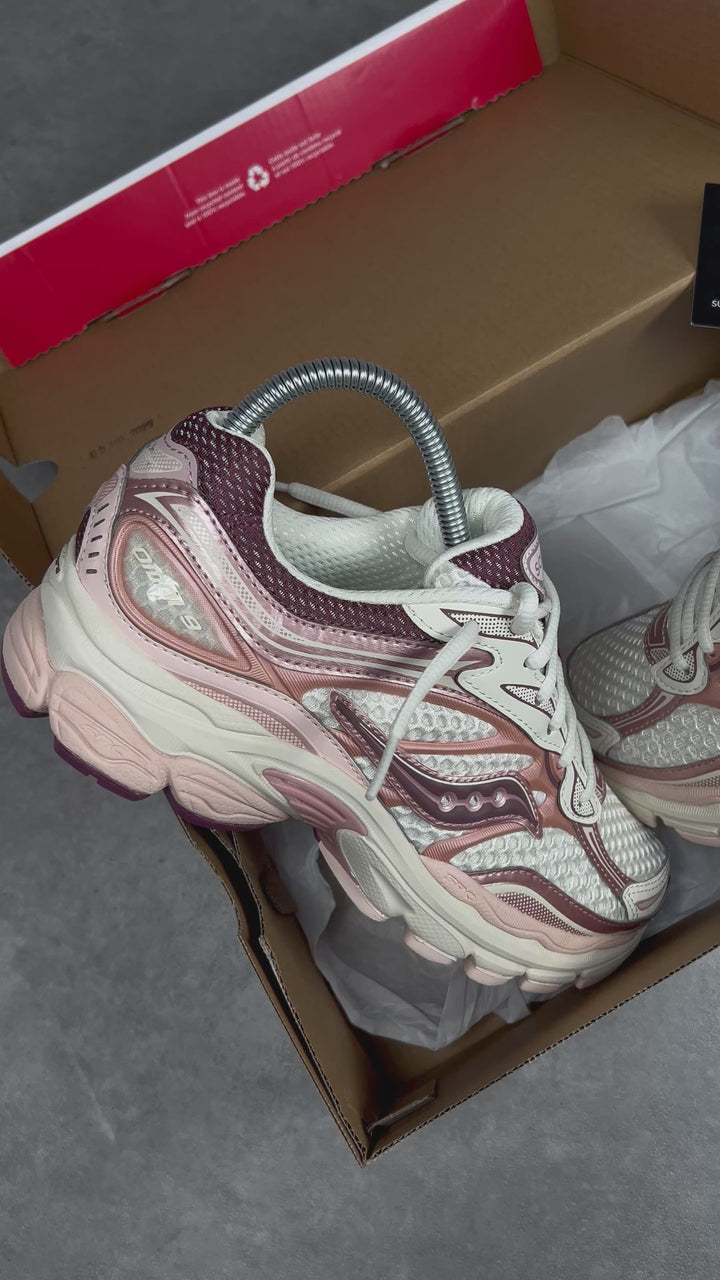 SAUCONY PROGRID OMNI 9 &