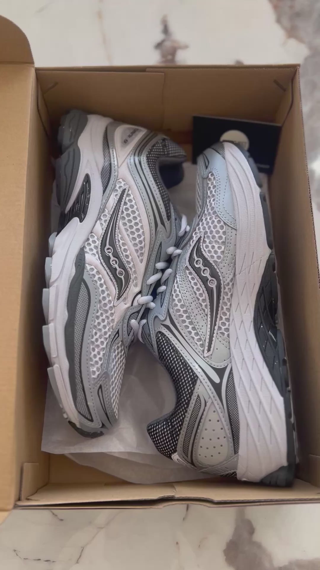 SAUCONY PROGRID OMNI 9 OG Microchip
