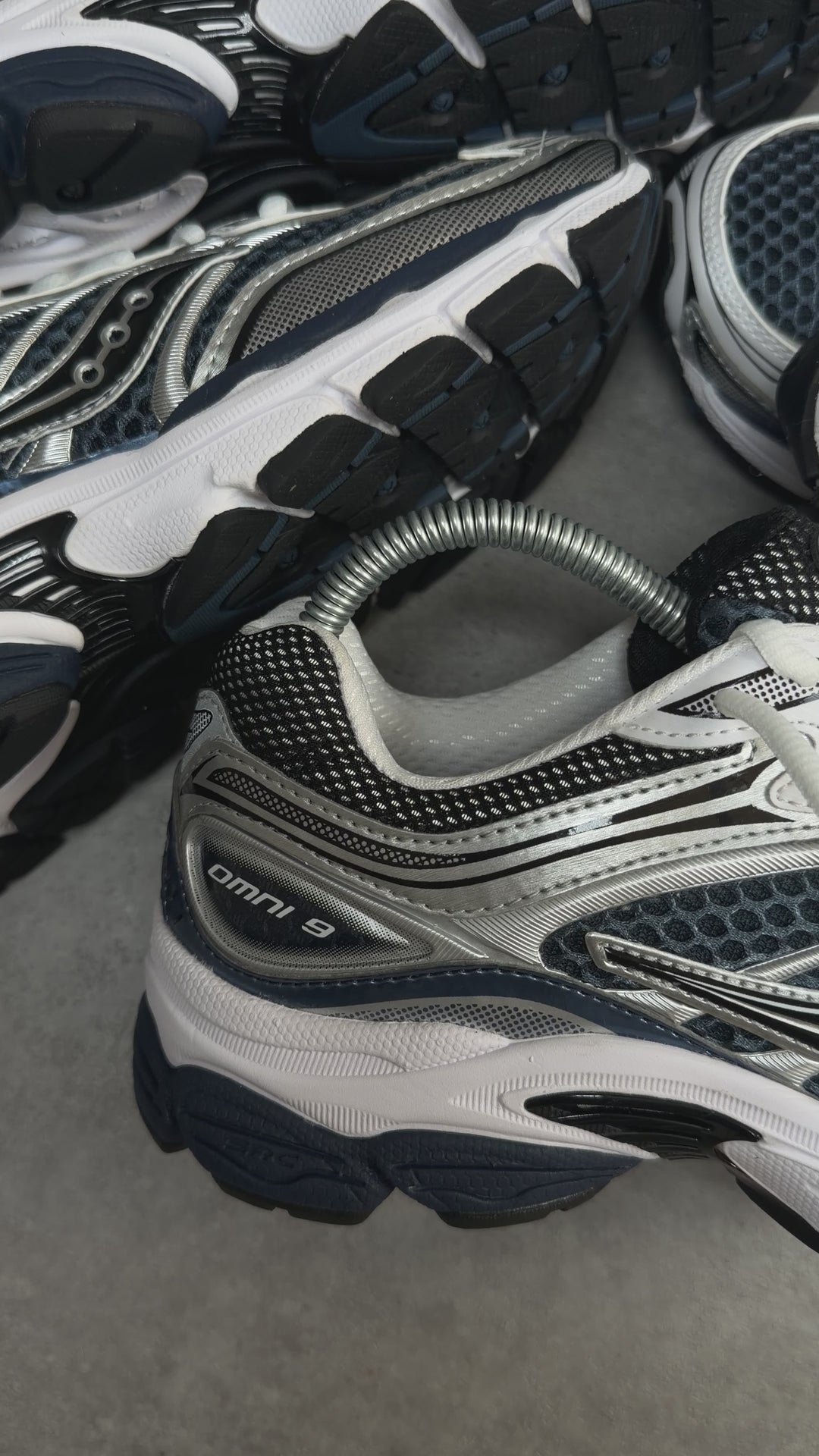 SAUCONY PROGRID OMNI 9 DEEP NAVY