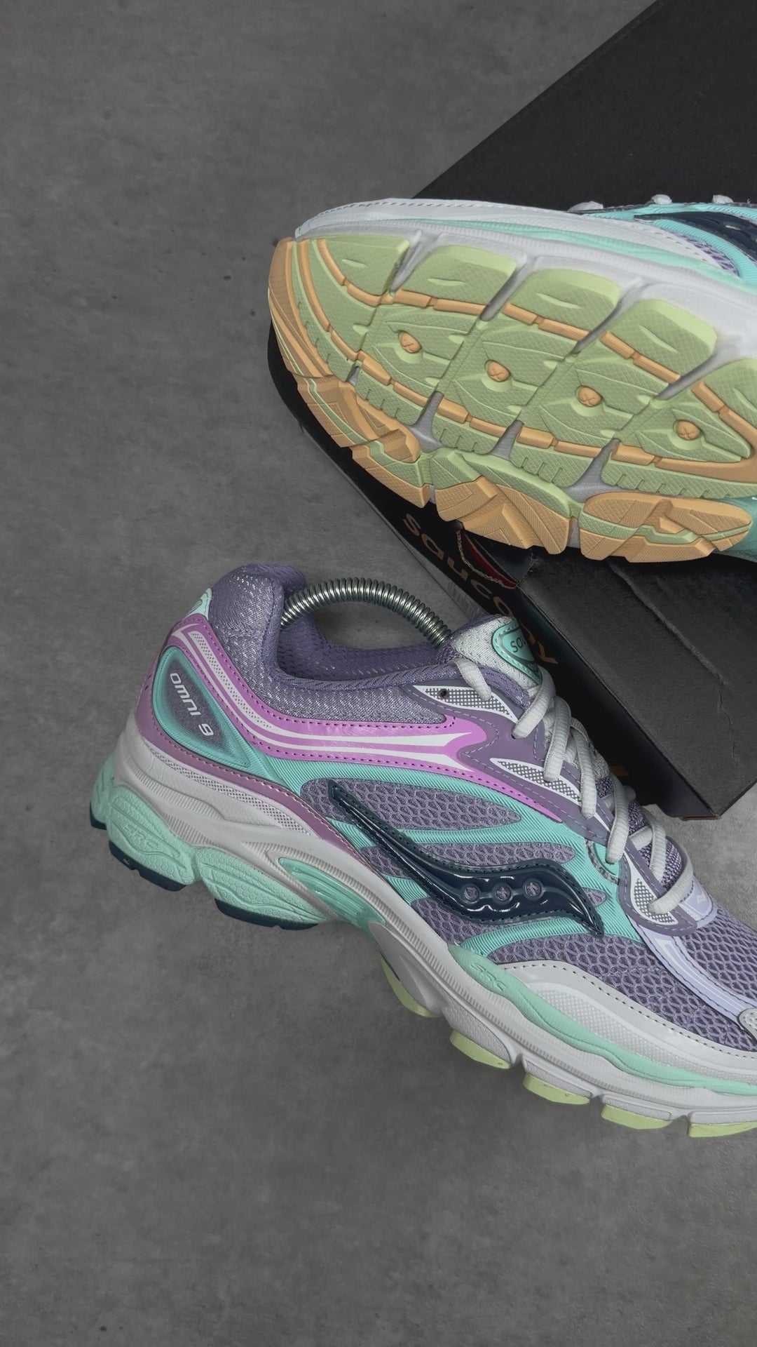 SAUCONY PROGRID OMNI 9 PRISM WISTERIA BLUE