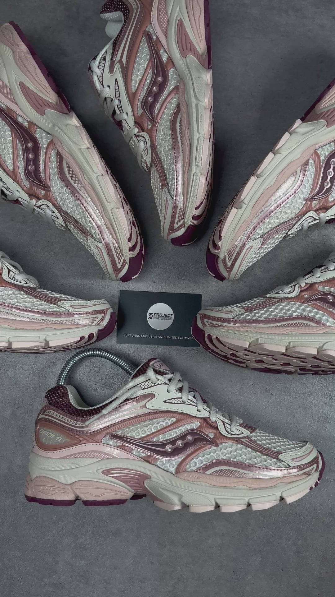SAUCONY PROGRID OMNI 9 &