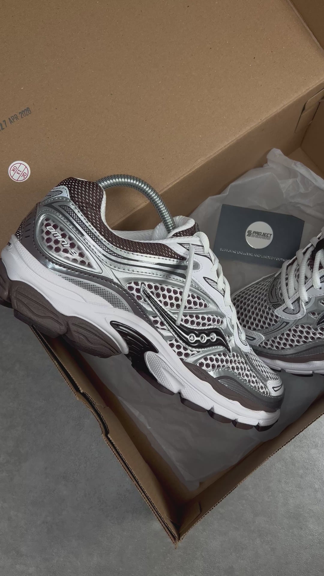 SAUCONY PROGRID OMNI 9 OG WHITE BROWN