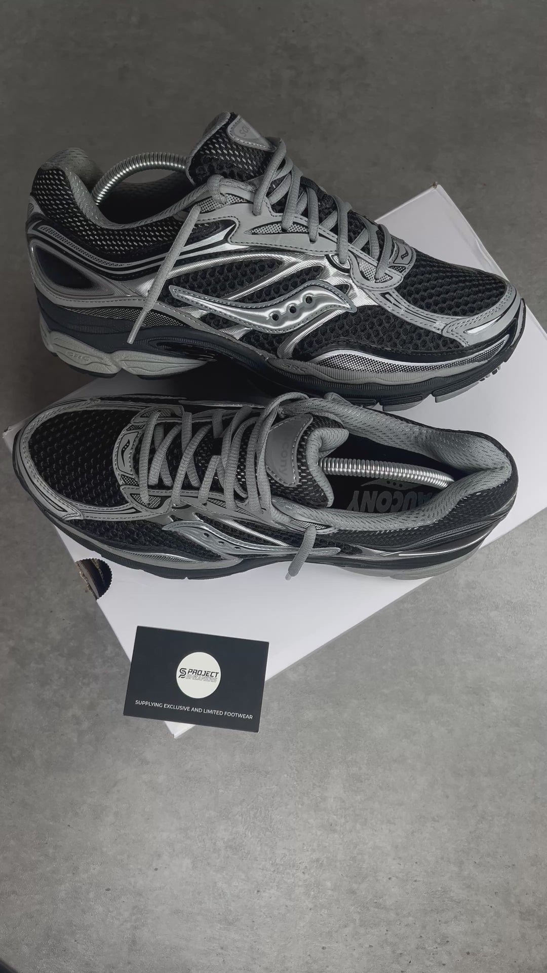 SAUCONY PROGRID OMNI 9 &