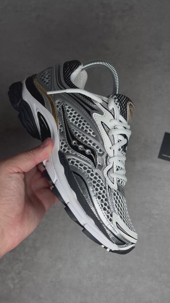 SAUCONY PROGRID OMNI 9 SILVER GOLD