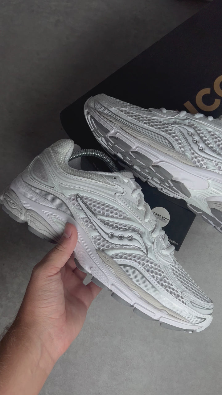 SAUCONY PROGRID OMNI 9 OG TRIPLE WHITE
