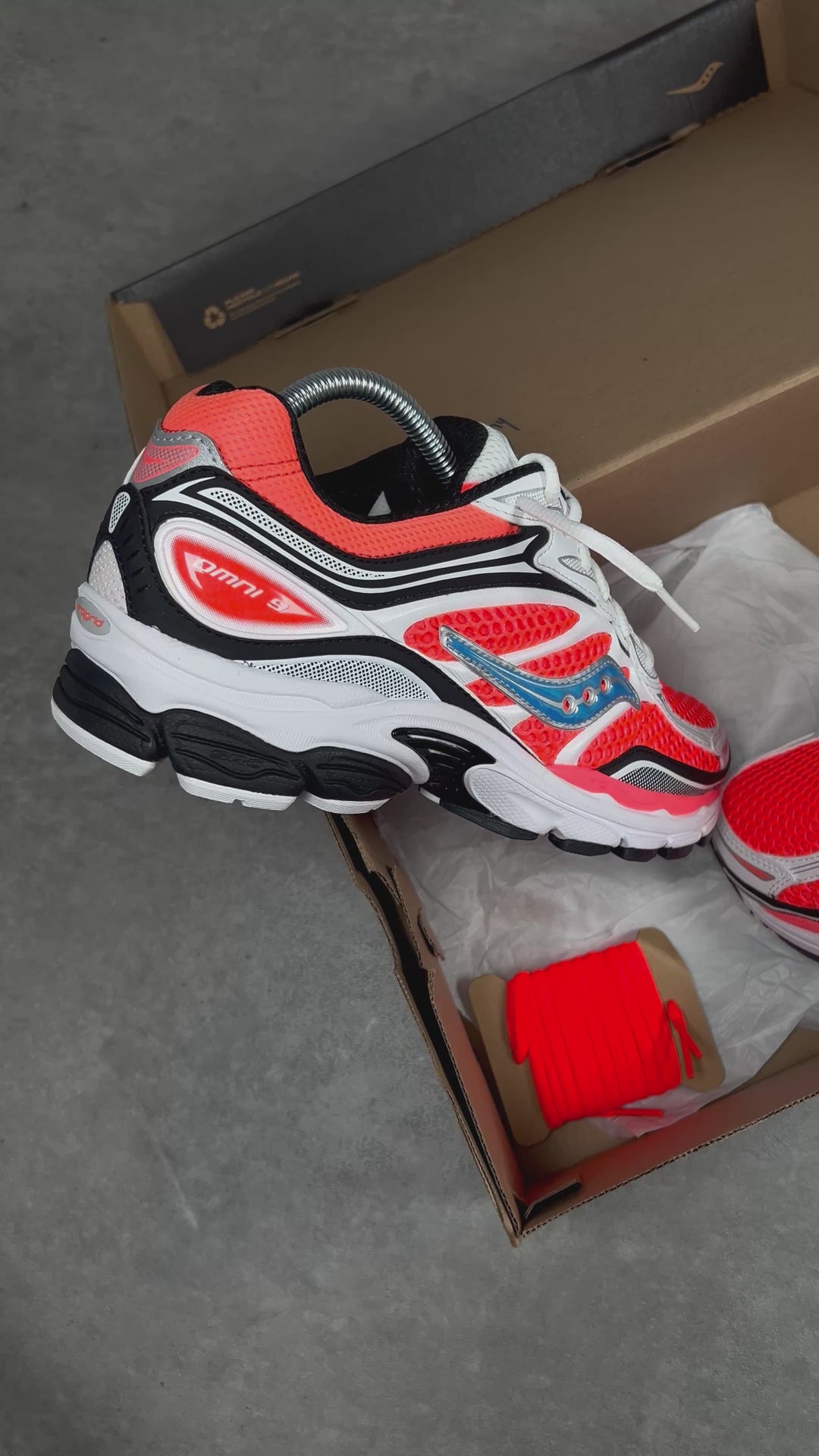 SAUCONY PROGRID OMNI 9 SPEED SHADES SILVER ORANGE