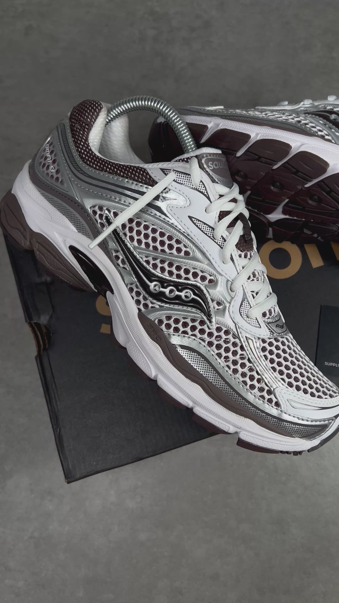 SAUCONY PROGRID OMNI 9 OG WHITE BROWN