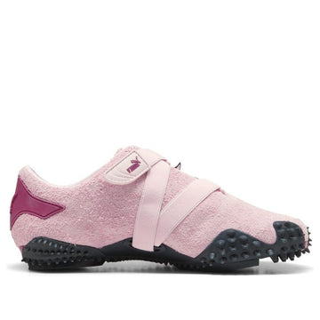 PUMA MOSTRO POKÉMON ESPEON — Stock