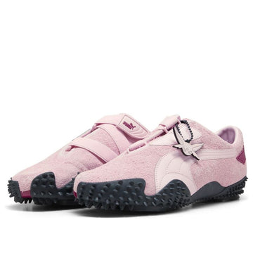 PUMA MOSTRO POKÉMON ESPEON — Stock