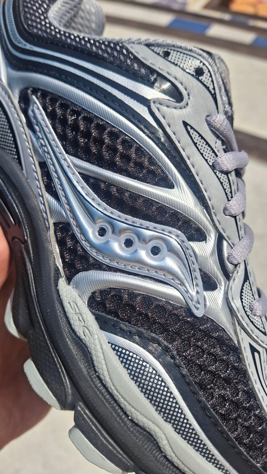 SAUCONY PROGRID OMNI 9 &