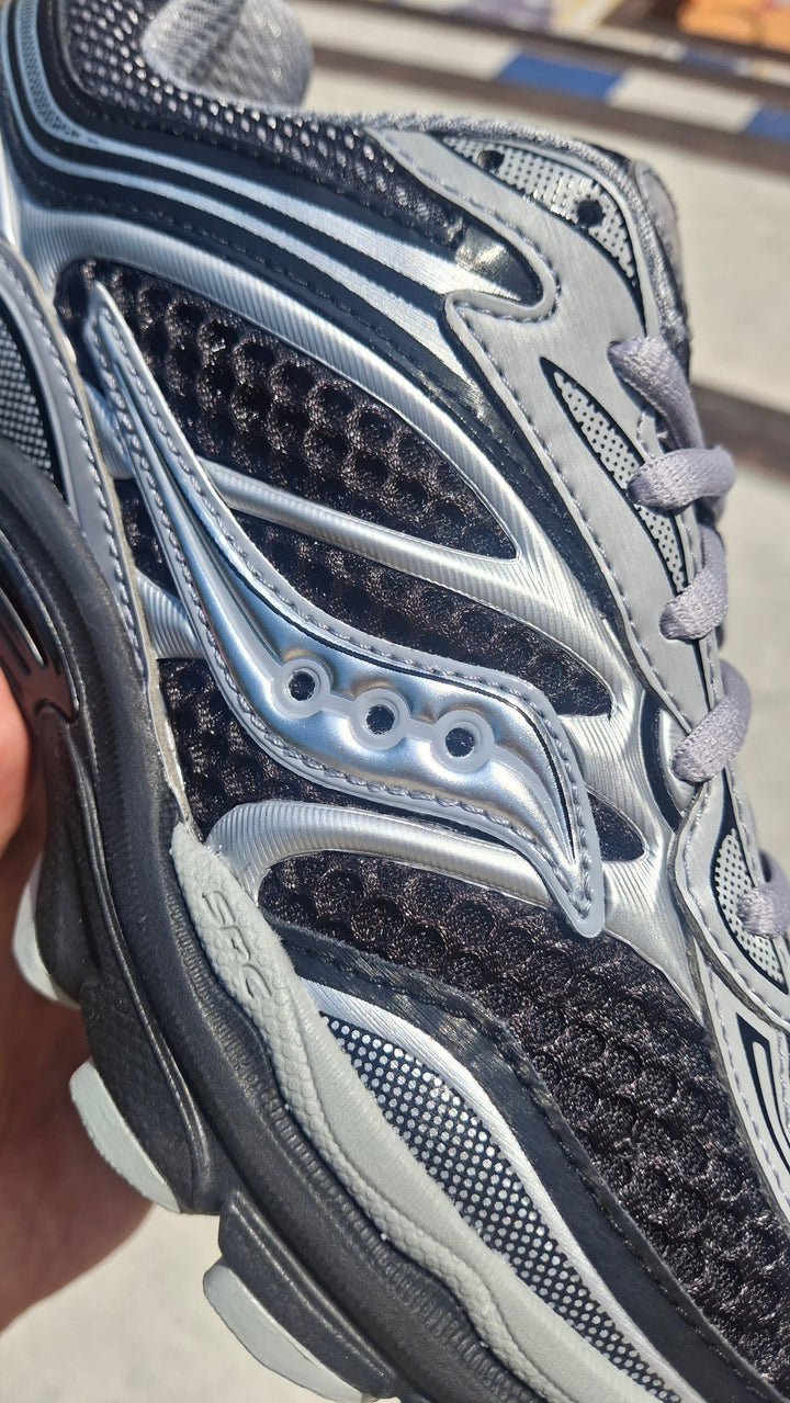 SAUCONY PROGRID OMNI 9 &
