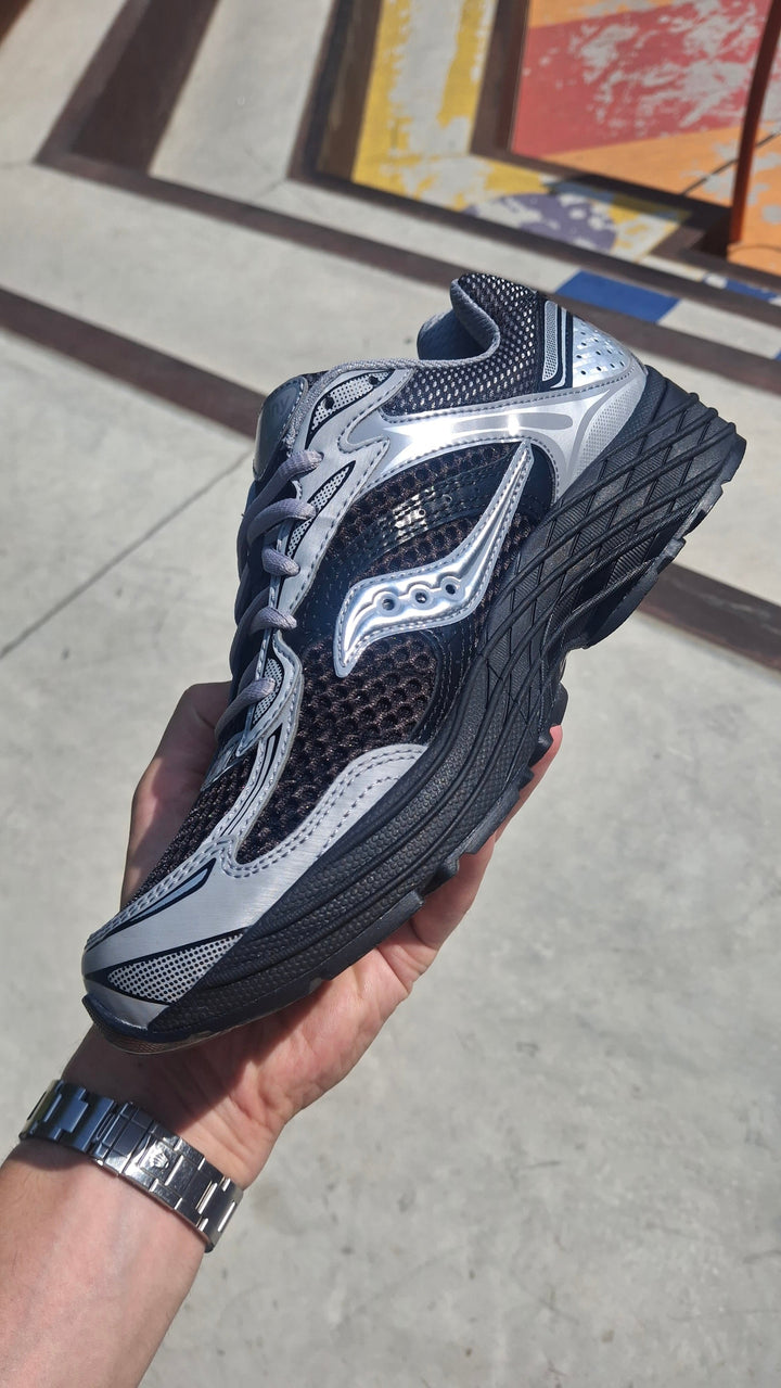 SAUCONY PROGRID OMNI 9 &