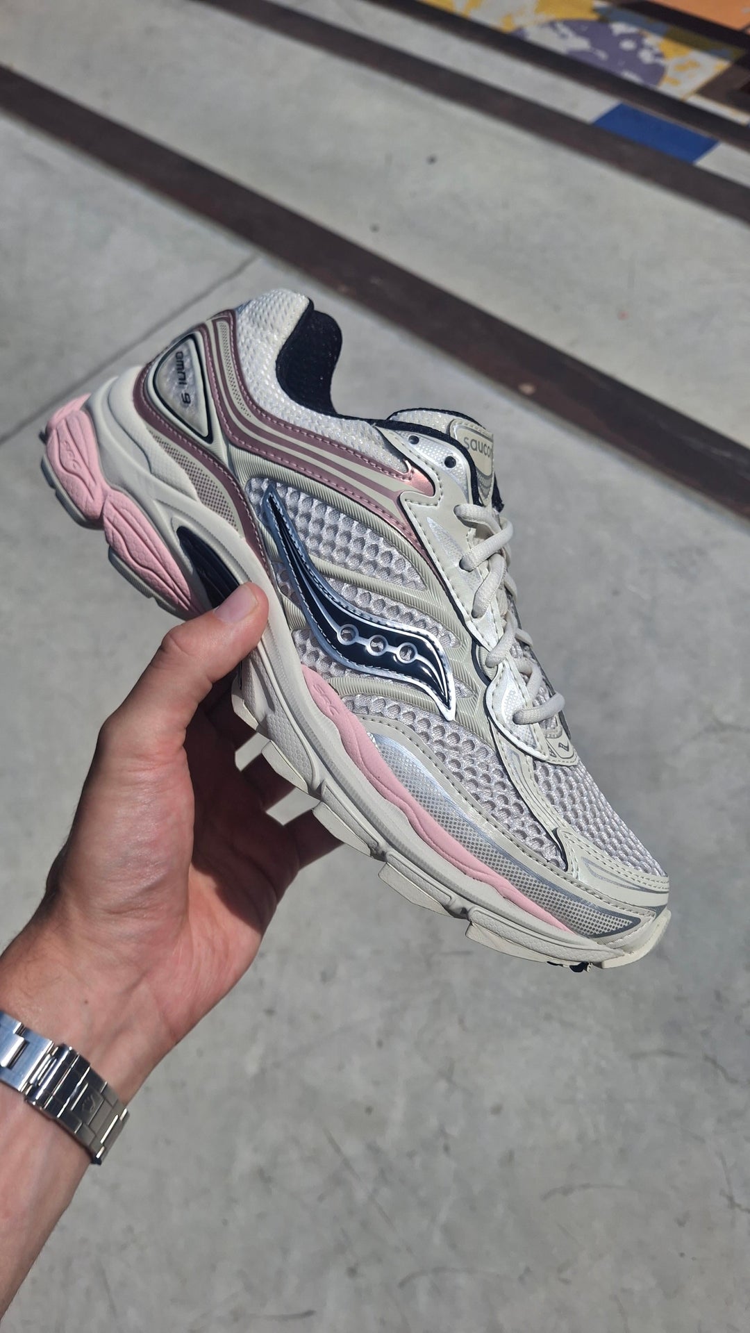 SAUCONY PROGRID OMNI 9 &
