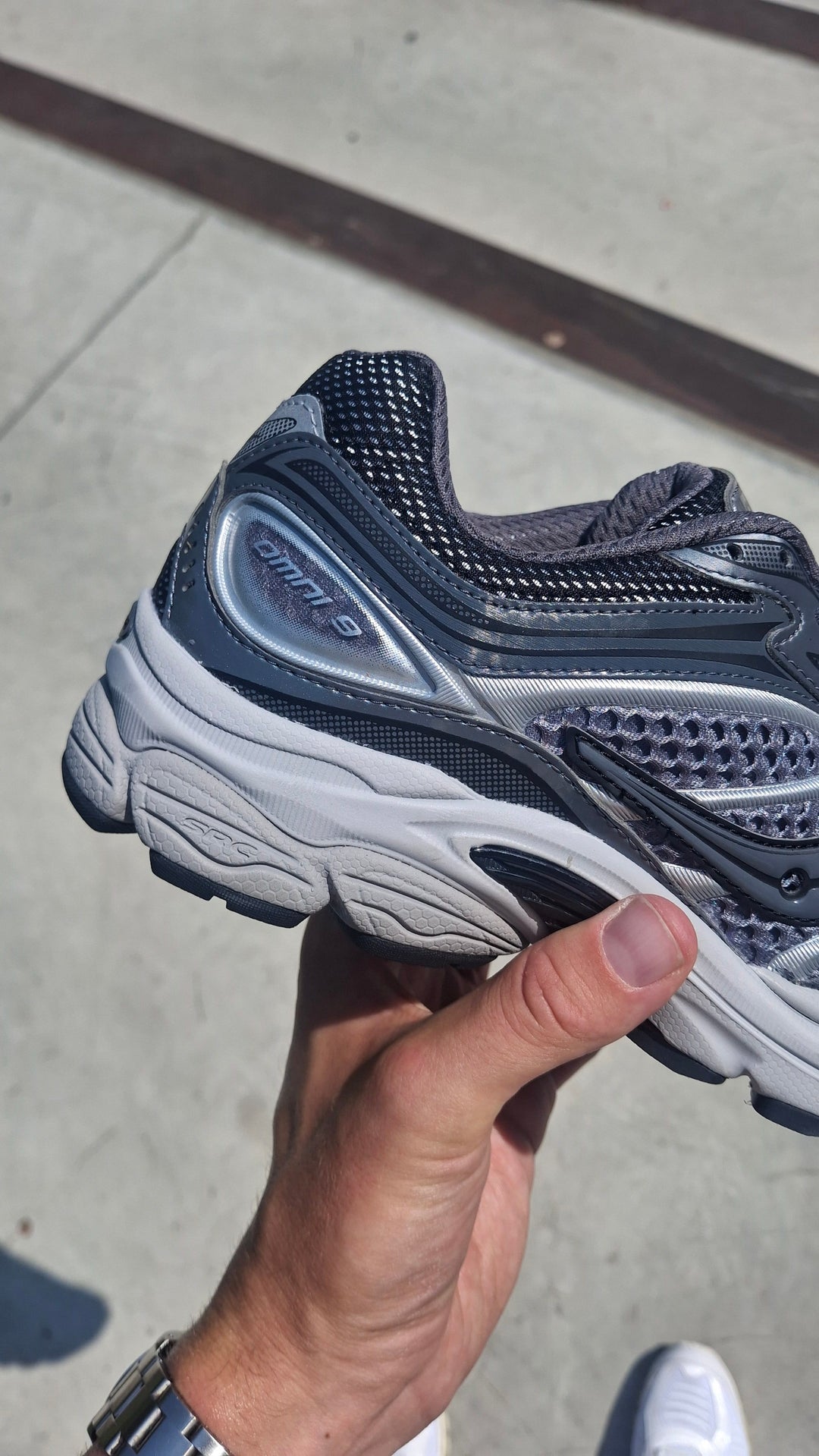 SAUCONY PROGRID OMNI 9 OG &