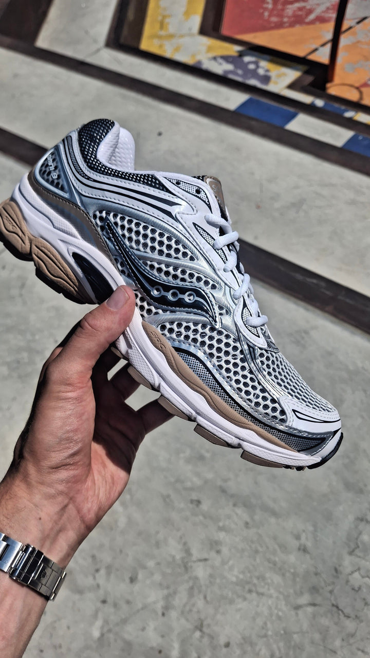 SAUCONY PROGRID OMNI 9 OG &