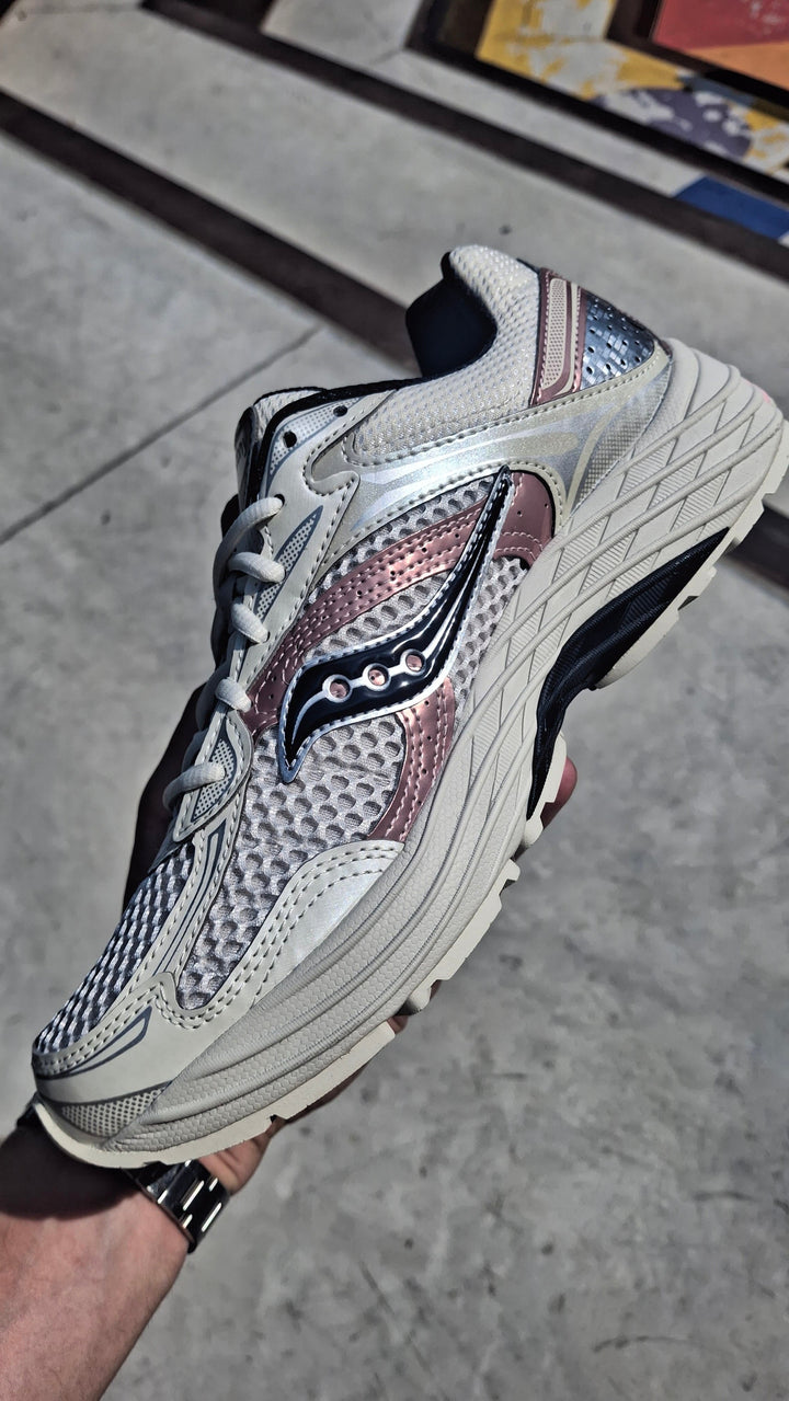 SAUCONY PROGRID OMNI 9 &