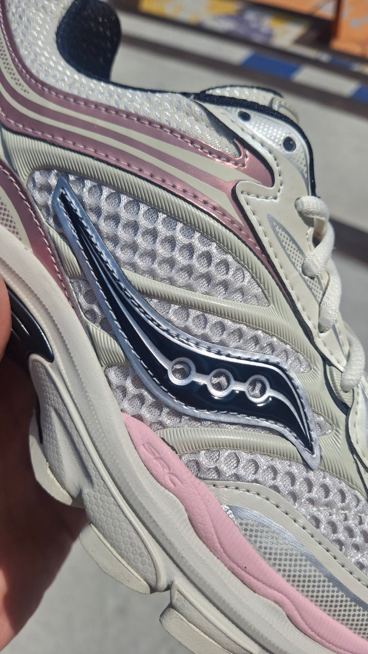 SAUCONY PROGRID OMNI 9 &