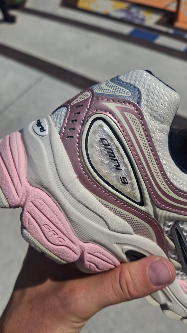SAUCONY PROGRID OMNI 9 &