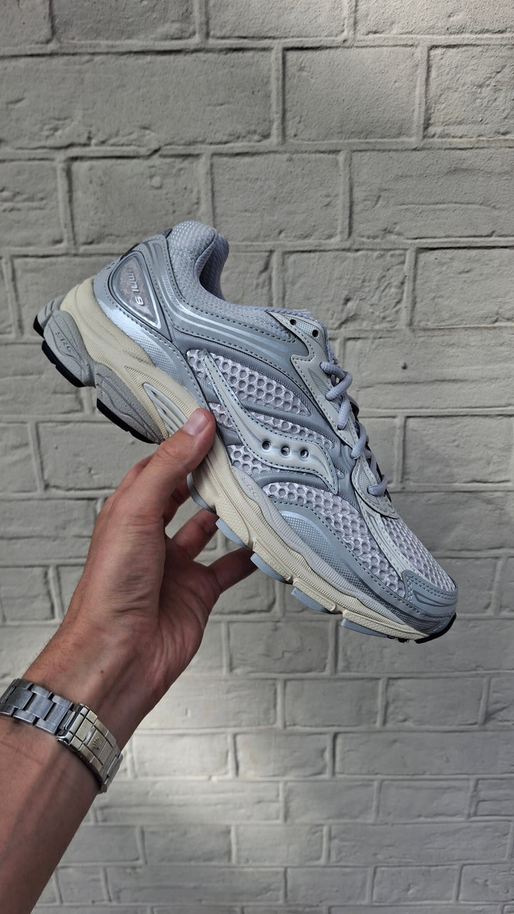 SAUCONY PROGRID OMNI 9 OG &