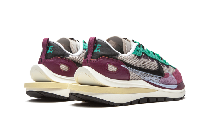 SACAI X NIKE VAPORWAFFLE RED GREEN