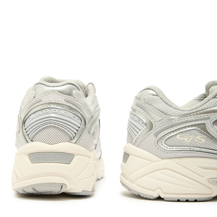 BROOKS ADRENALINE GTS 4 WHITE SILVER