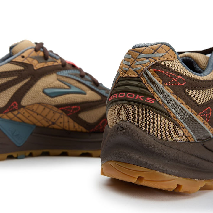 BROOKS X STAPLE CASCADIA 1 BROWN PINK BLUE