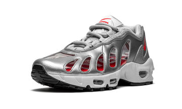 SUPREME X NIKE AIR MAX 96 SILVER BULLET — Stock