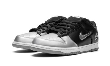 SUPREME X NIKE SB DUNK LOW METALLIC SILVER — Stock