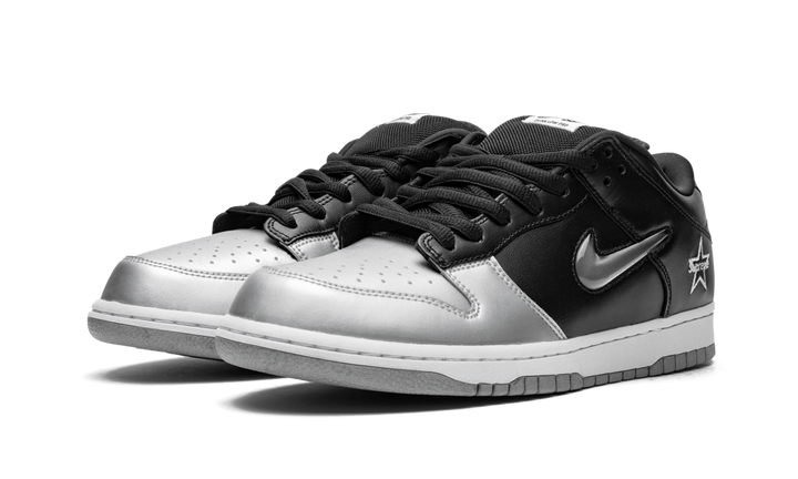 SUPREME X NIKE SB DUNK LOW METALLIC SILVER