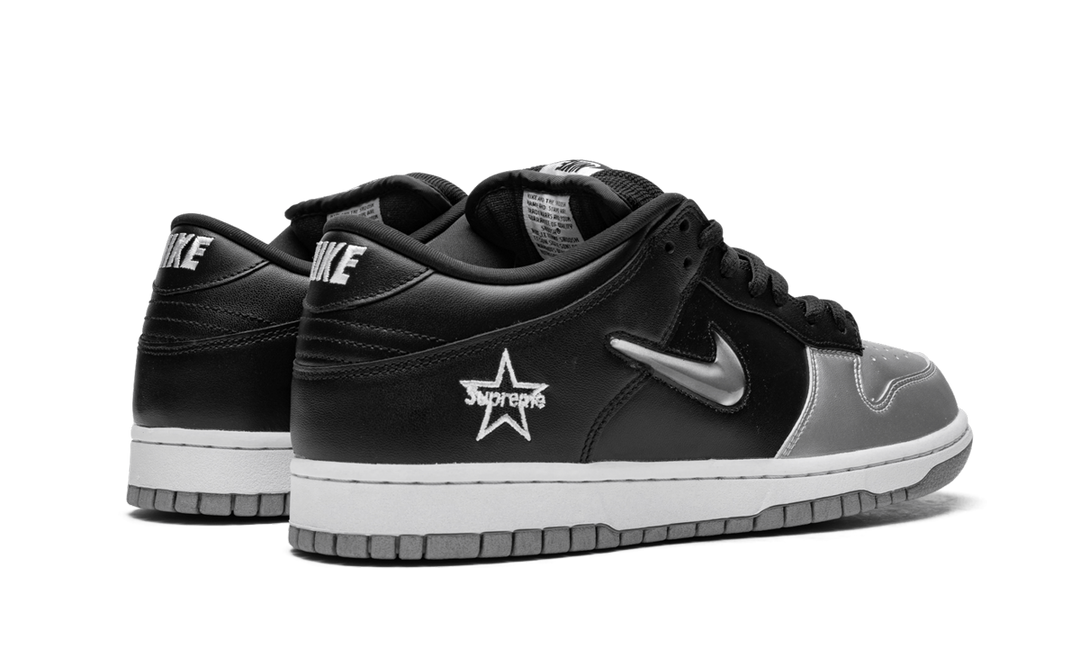 SUPREME X NIKE SB DUNK LOW METALLIC SILVER