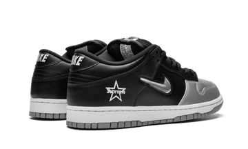 SUPREME X NIKE SB DUNK LOW METALLIC SILVER — Stock