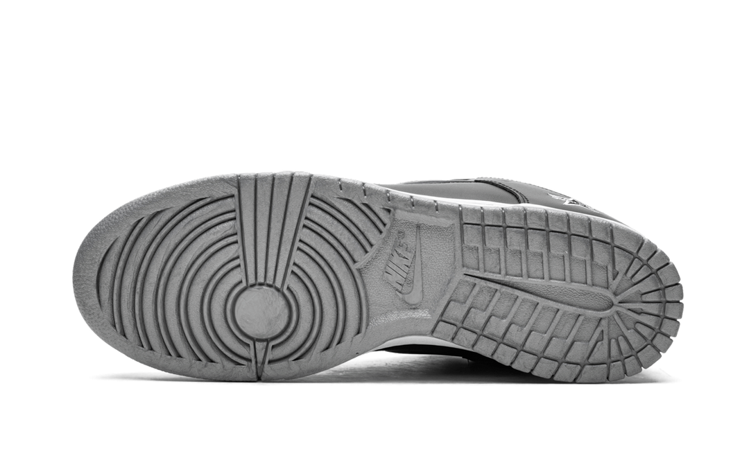 SUPREME X NIKE SB DUNK LOW METALLIC SILVER