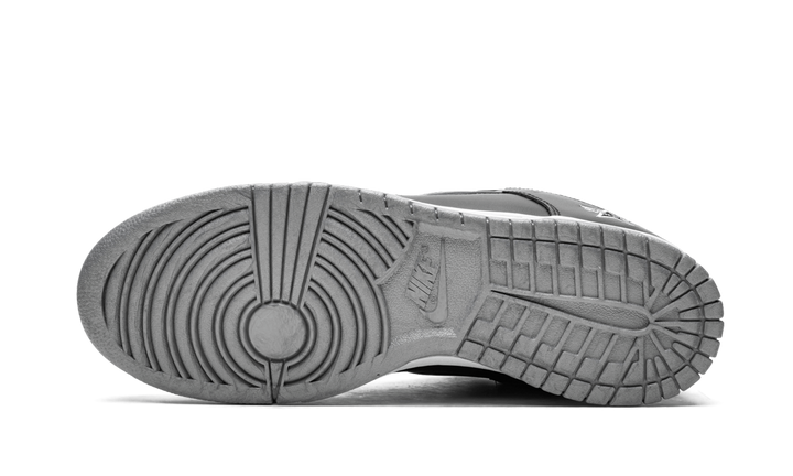 SUPREME X NIKE SB DUNK LOW METALLIC SILVER
