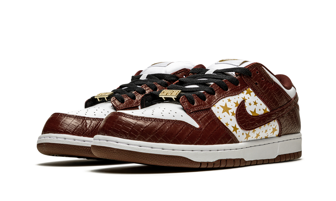 SUPREME X NIKE SB DUNK LOW STARS BARKROOT BROWN