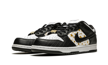 SUPREME X NIKE SB DUNK LOW STARS BLACK — Stock